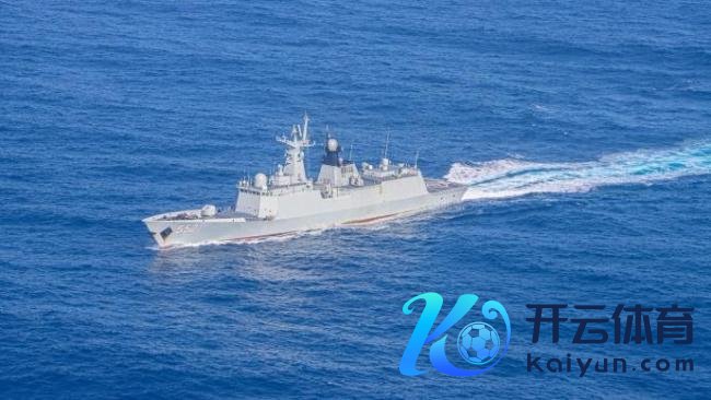 南部战区舟师舰艇编队海上全训观察 实弹射击历练协同作战才气